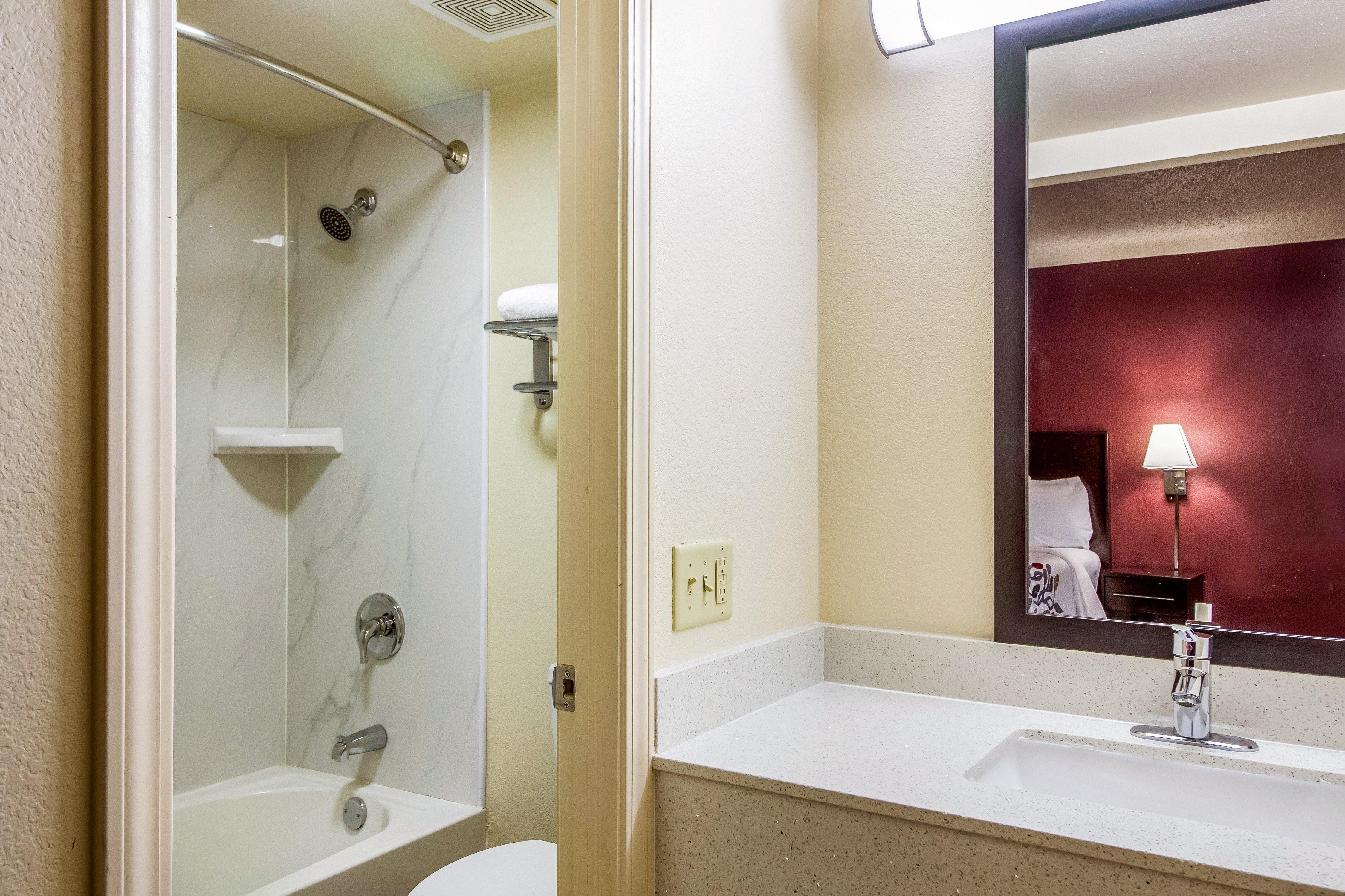 Red Roof Inn Houston East I-10 Екстериор снимка