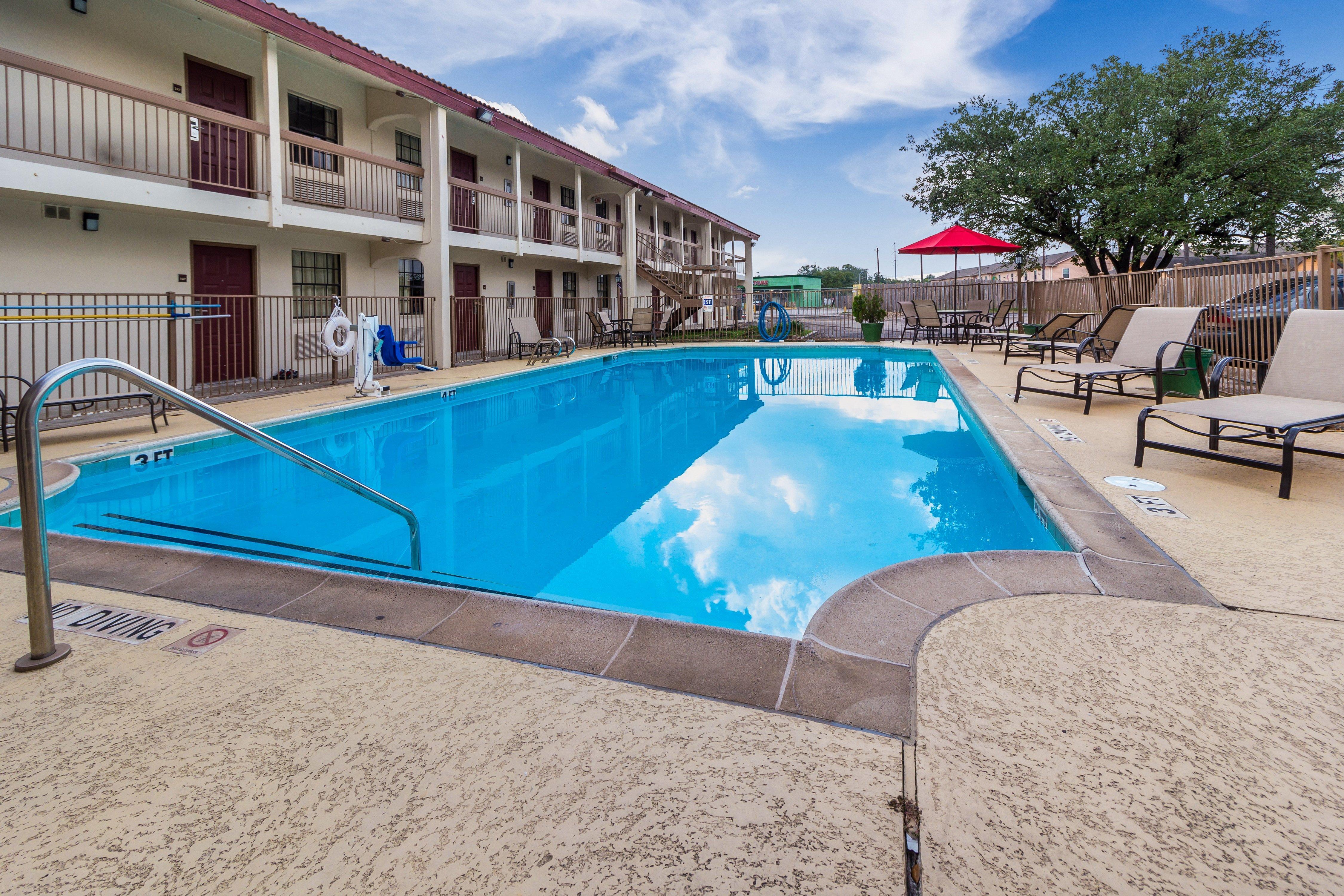 Red Roof Inn Houston East I-10 Екстериор снимка