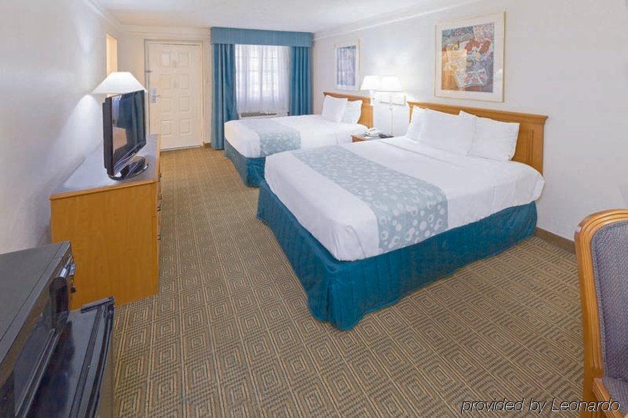 Red Roof Inn Houston East I-10 Екстериор снимка