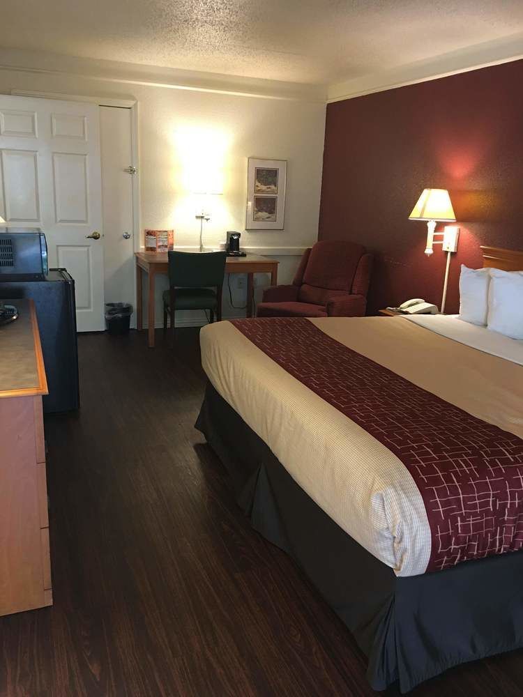 Red Roof Inn Houston East I-10 Екстериор снимка