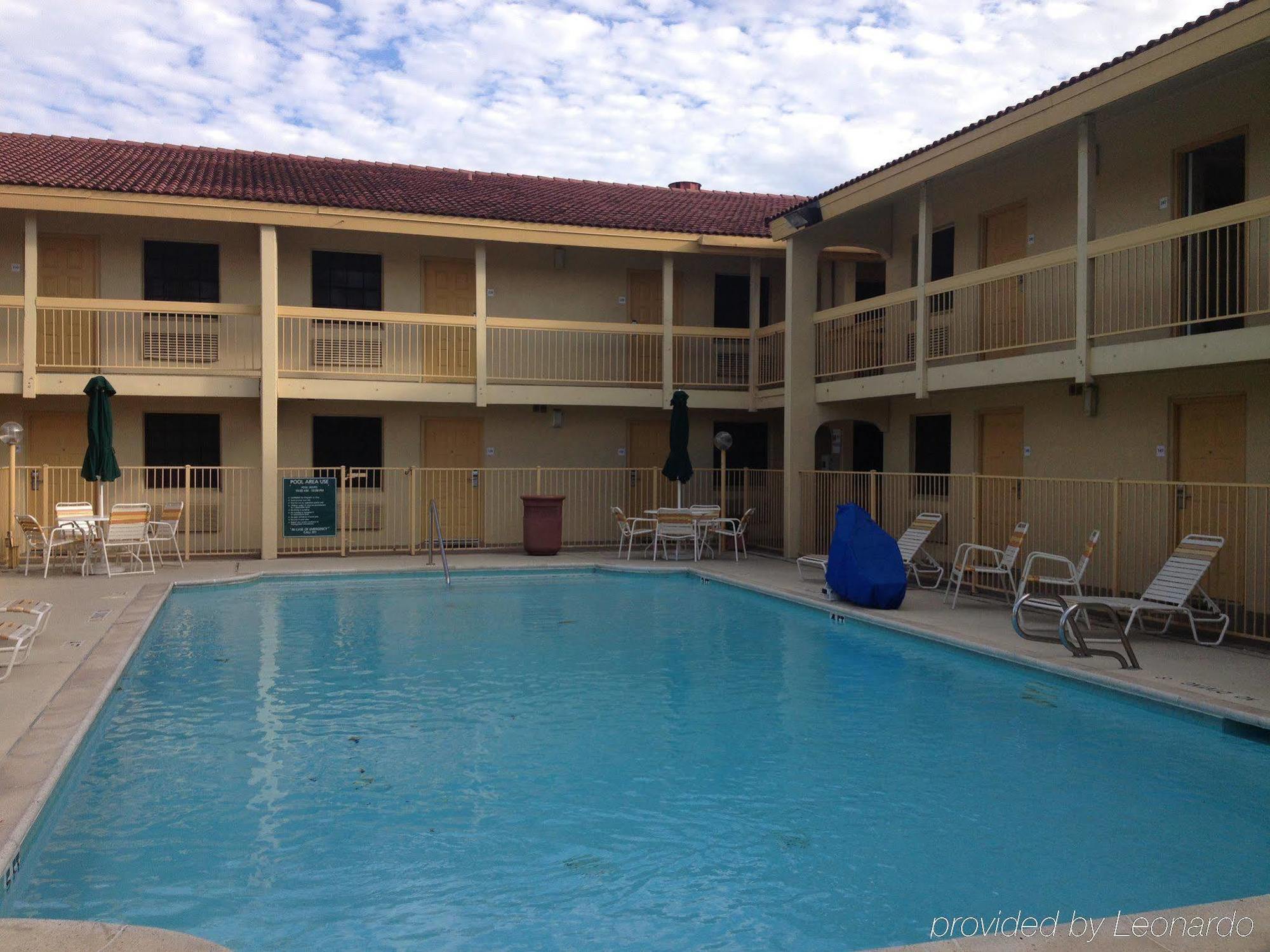 Red Roof Inn Houston East I-10 Екстериор снимка