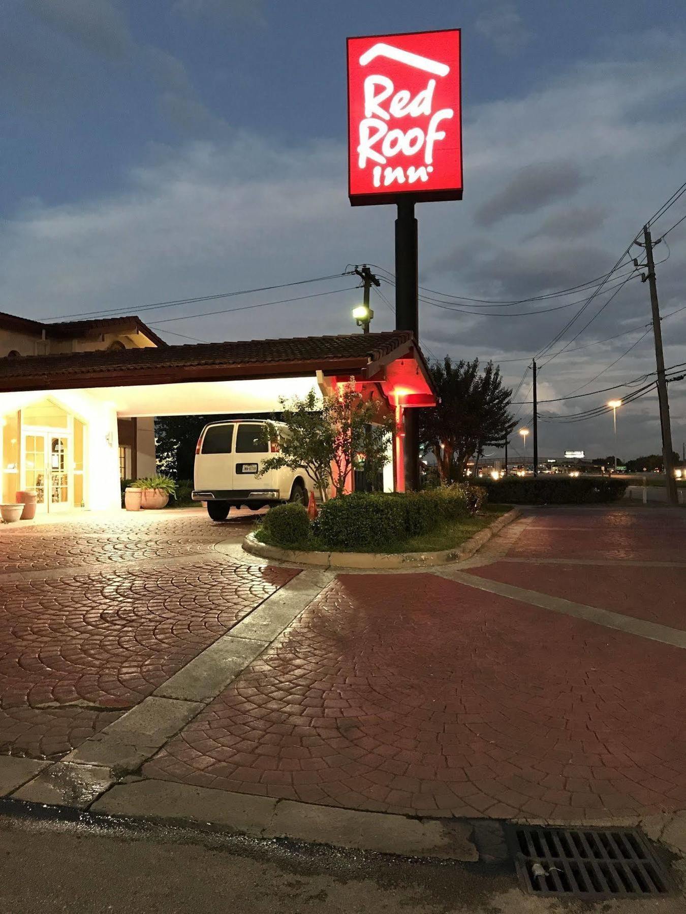 Red Roof Inn Houston East I-10 Екстериор снимка